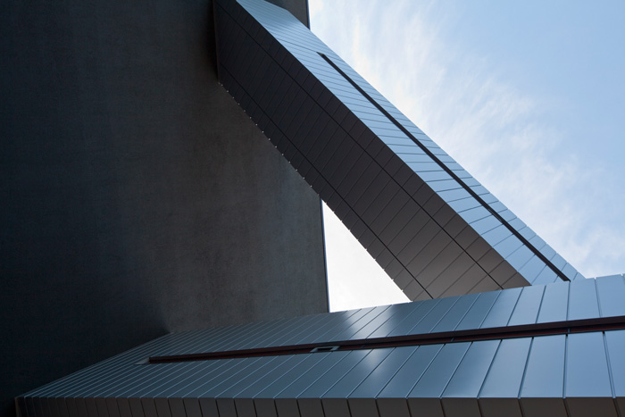 Verbindungsbrücken zwischen Hauptgebäude und Erweiterungsbau